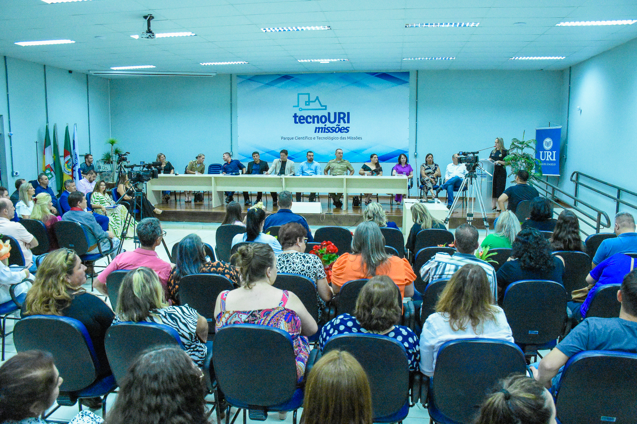 Legislativo realiza entrega do Título Mulher Cidadã para 15 mulheres, indicadas pelos vereadores da Casa