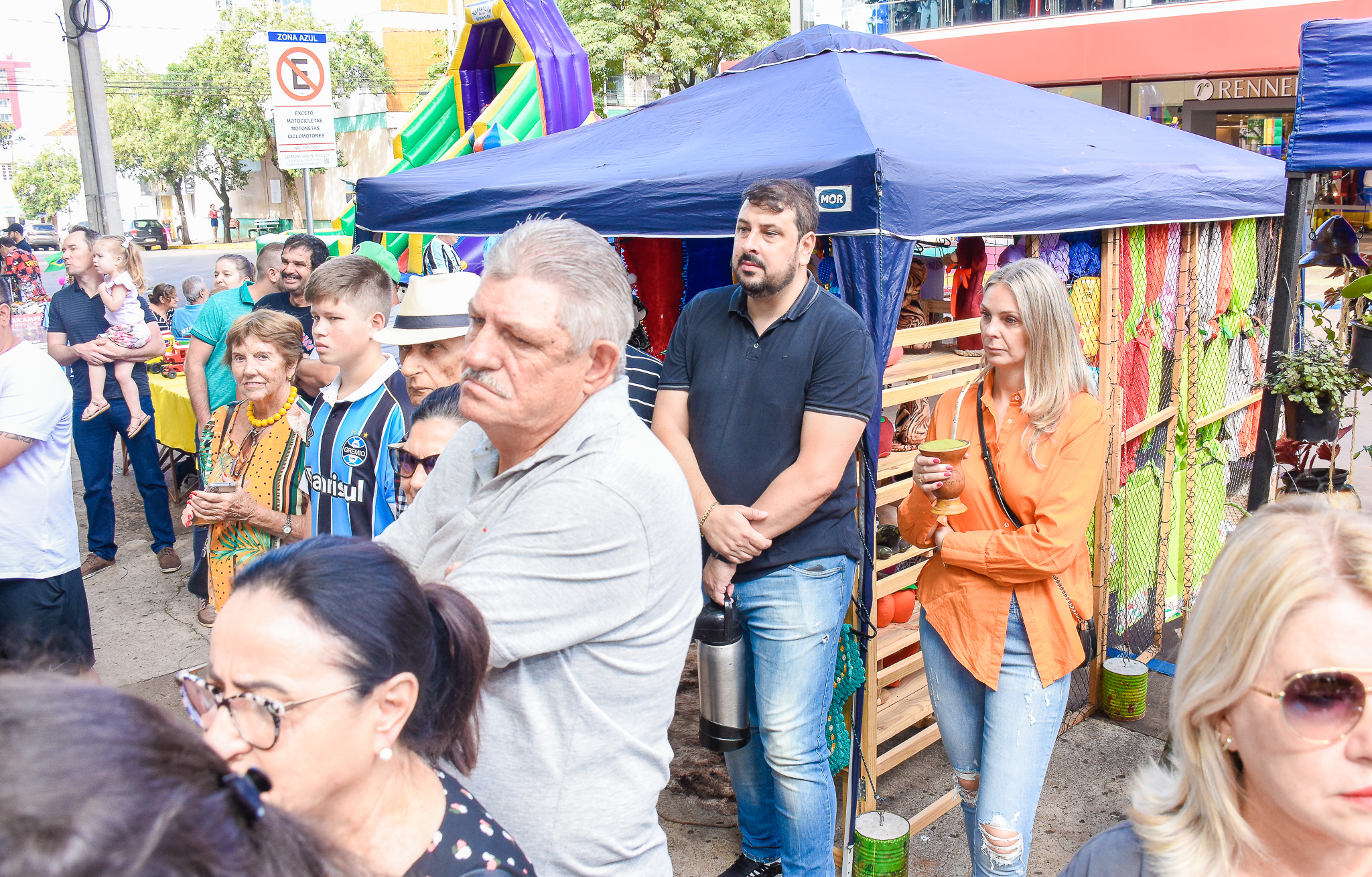 Inaugurada no último domingo, 26,  na Praça Leônidas Ribas a escultura de Santo Ângelo Custódio, o Anjo da Guarda
