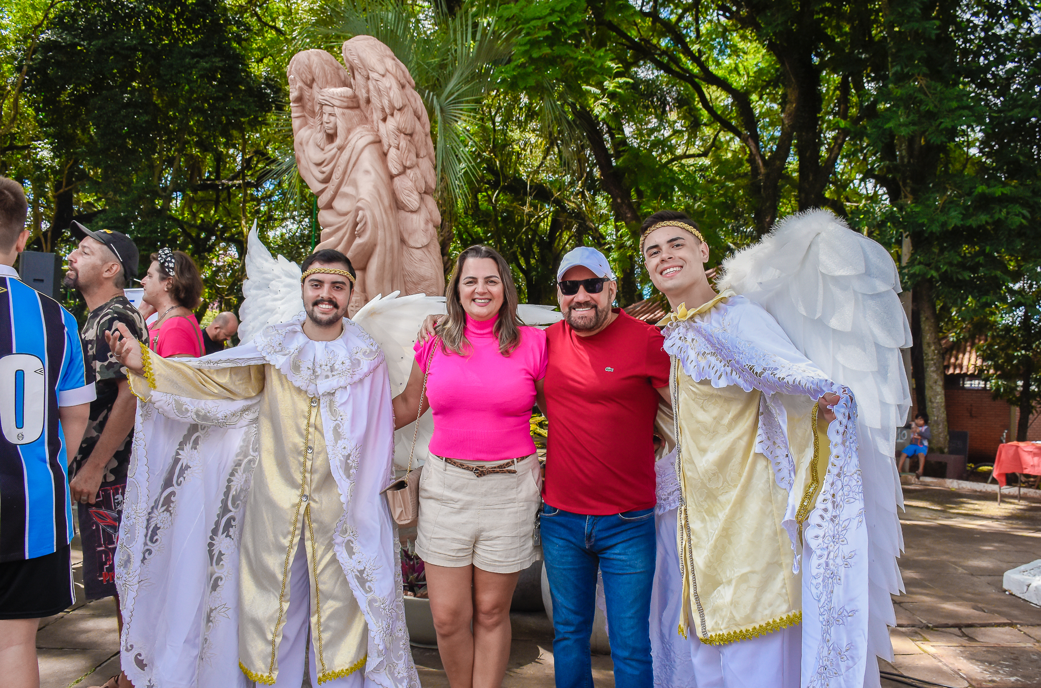 Inaugurada no último domingo, 26,  na Praça Leônidas Ribas a escultura de Santo Ângelo Custódio, o Anjo da Guarda