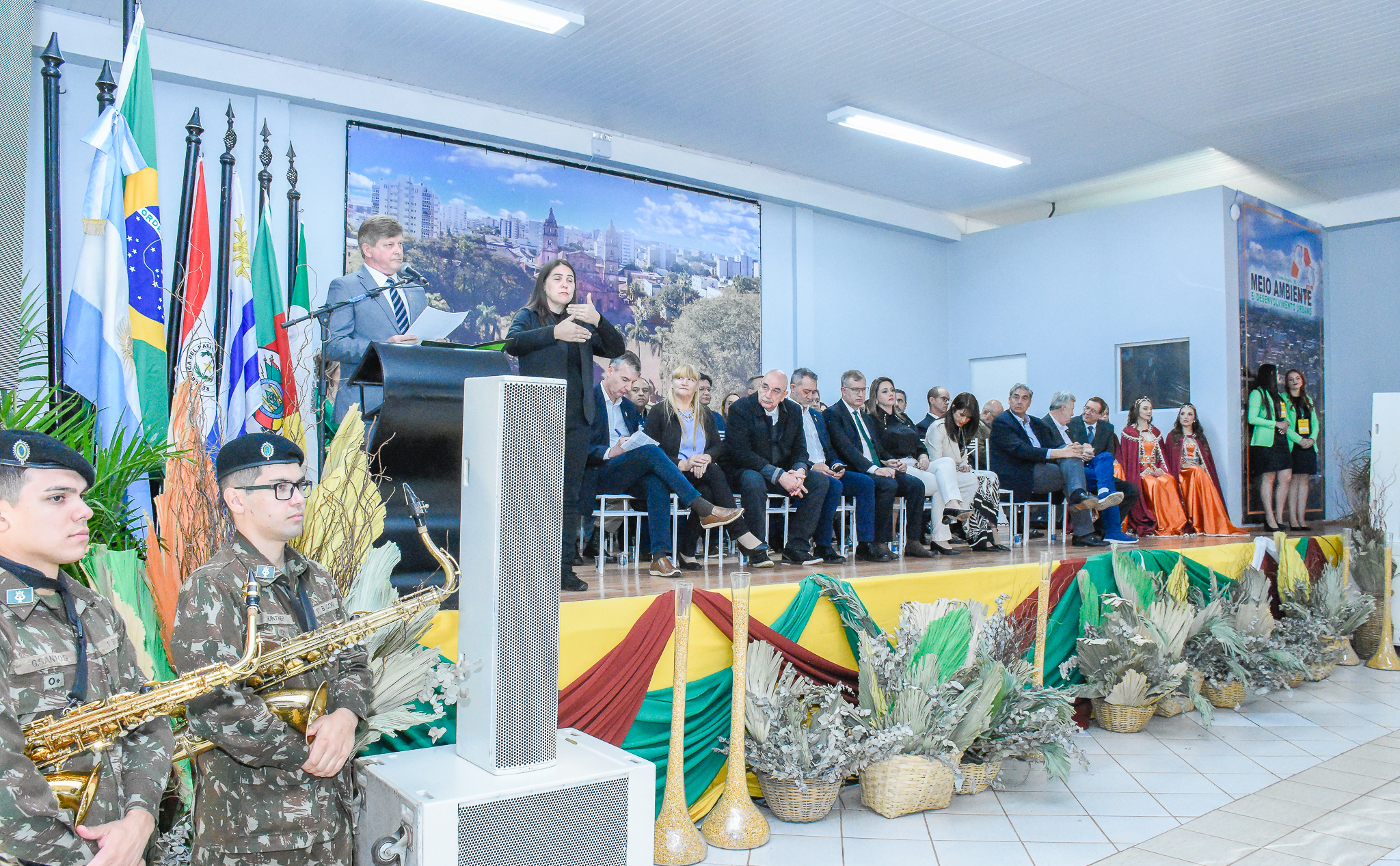 Legislativo prestigia a abertura da 20° edição da Fenamilho Internacional