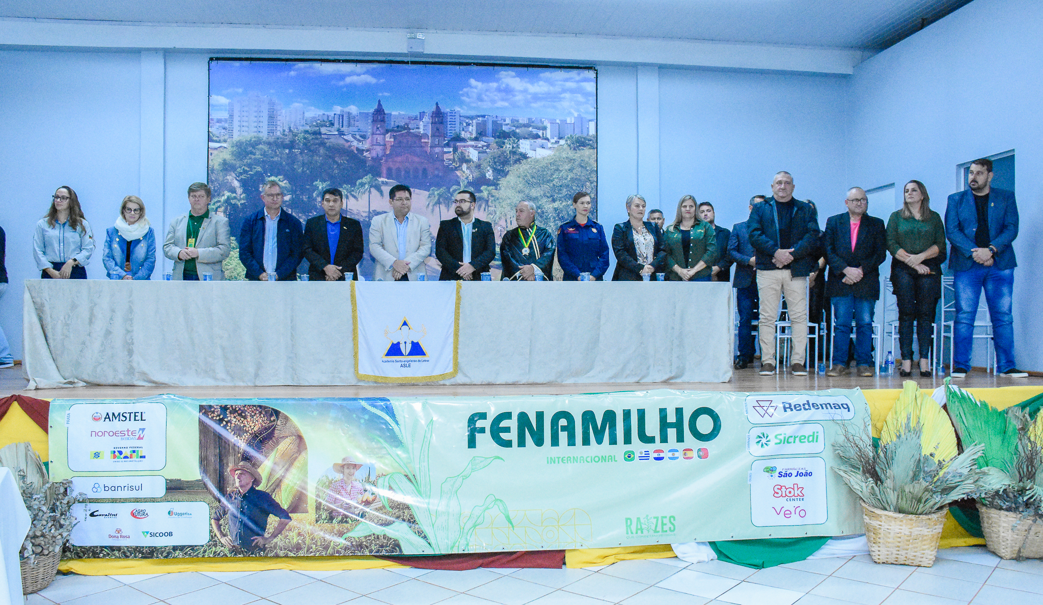 Legislativo realizou sessão especial em homenagem aos 30 anos da Academia Santo-Angelense de Letras 
