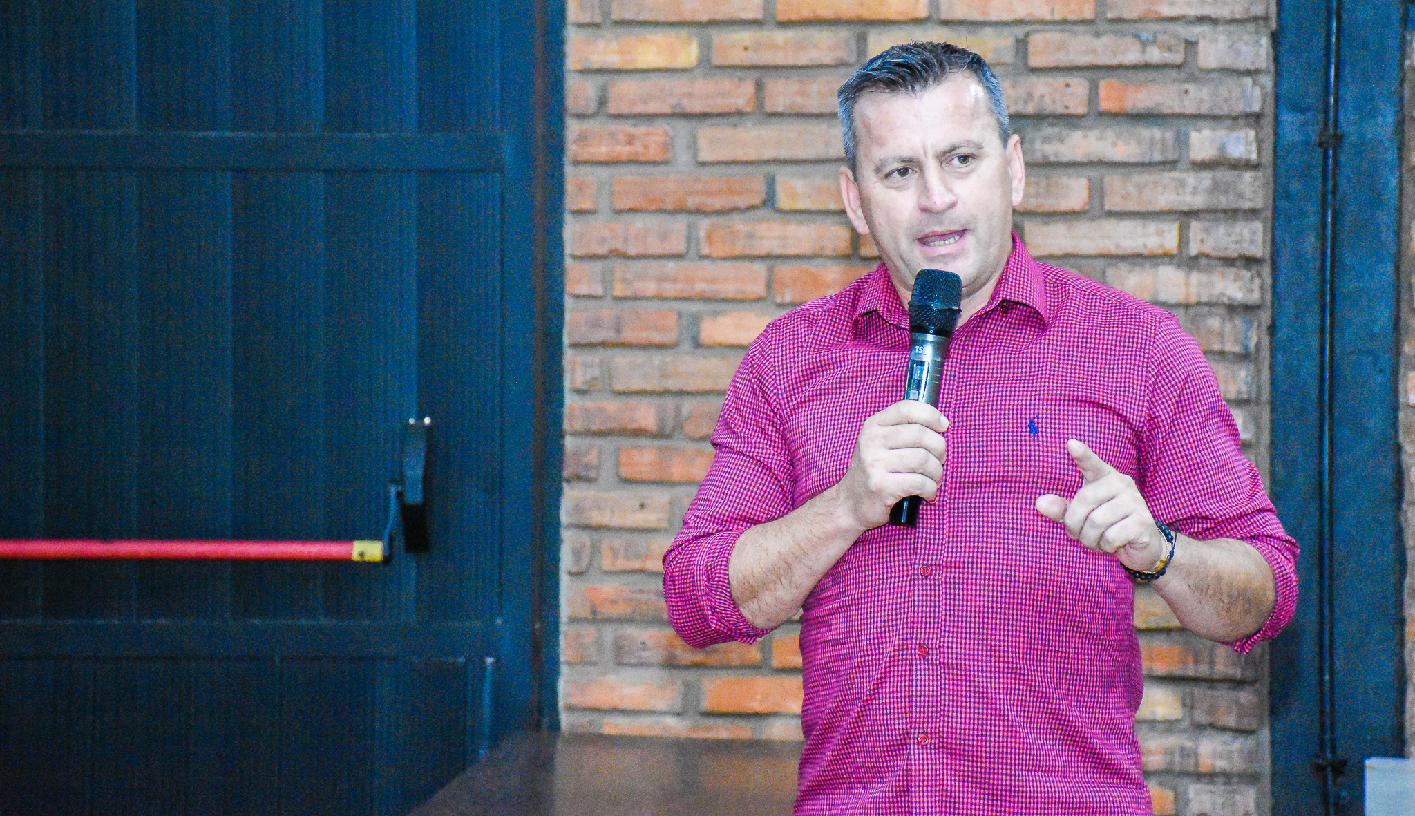 Legislativo se reúne com a comunidade  para debater assuntos referentes à segurança nas escolas