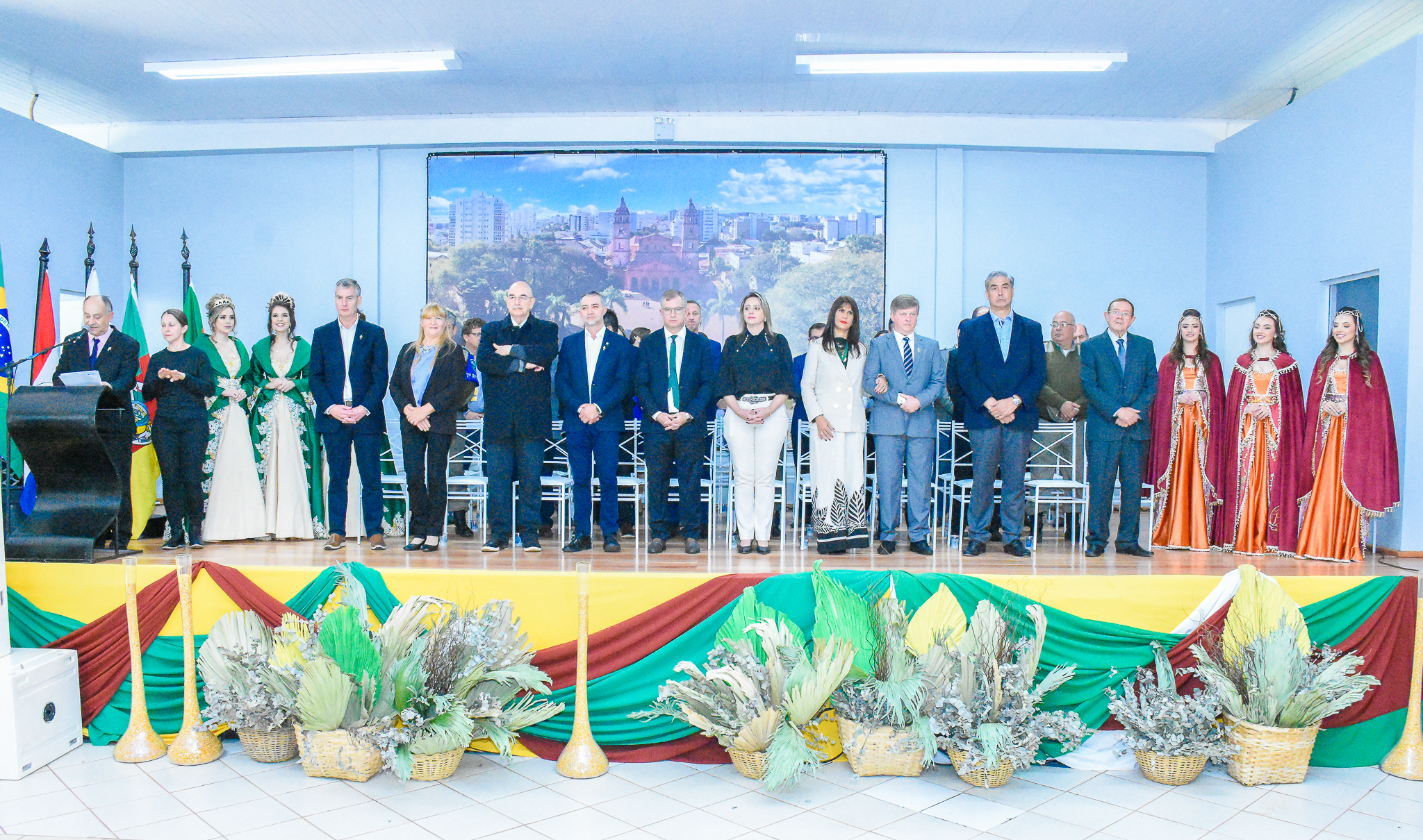 Legislativo prestigia a abertura da 20° edição da Fenamilho Internacional