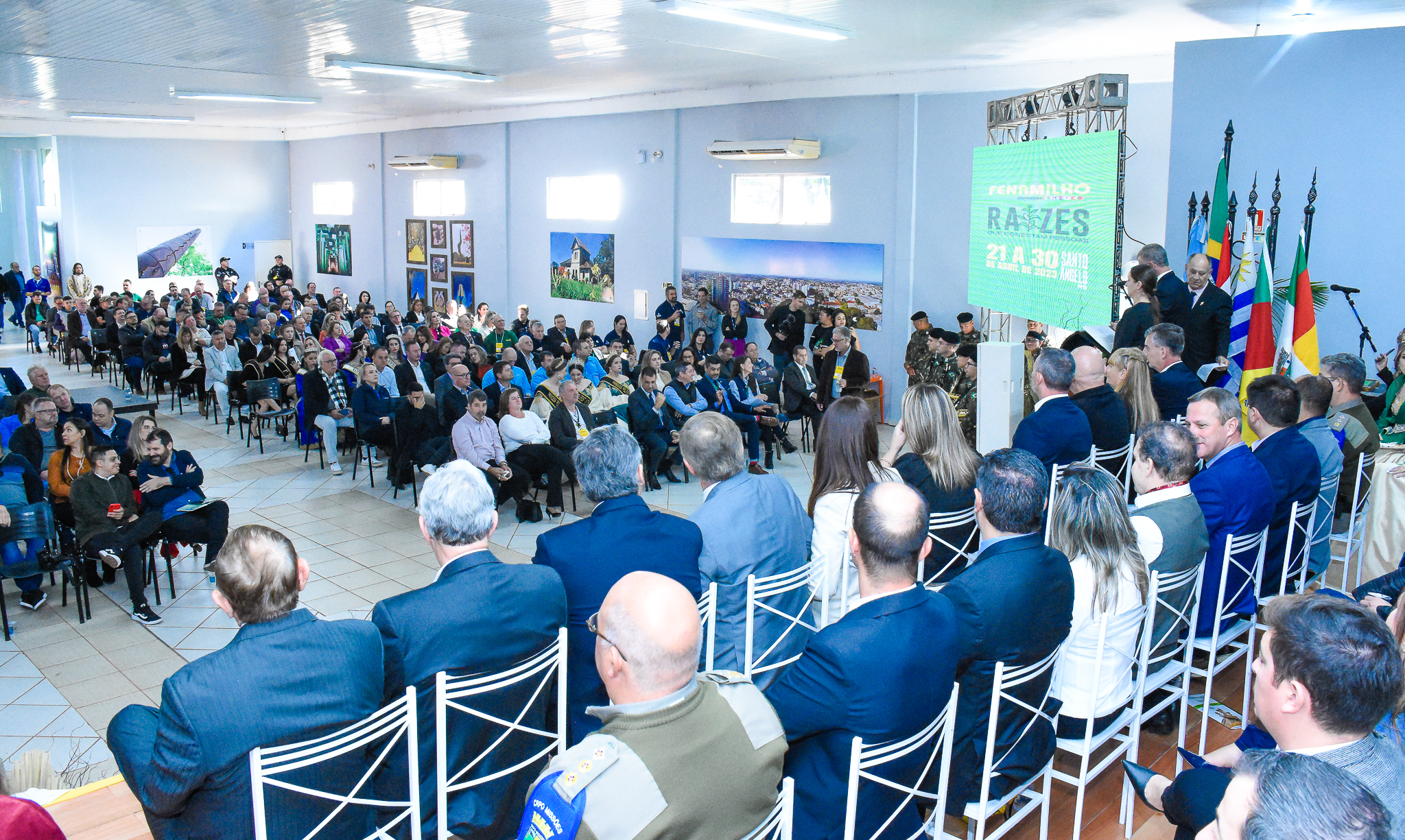 Legislativo prestigia a abertura da 20° edição da Fenamilho Internacional