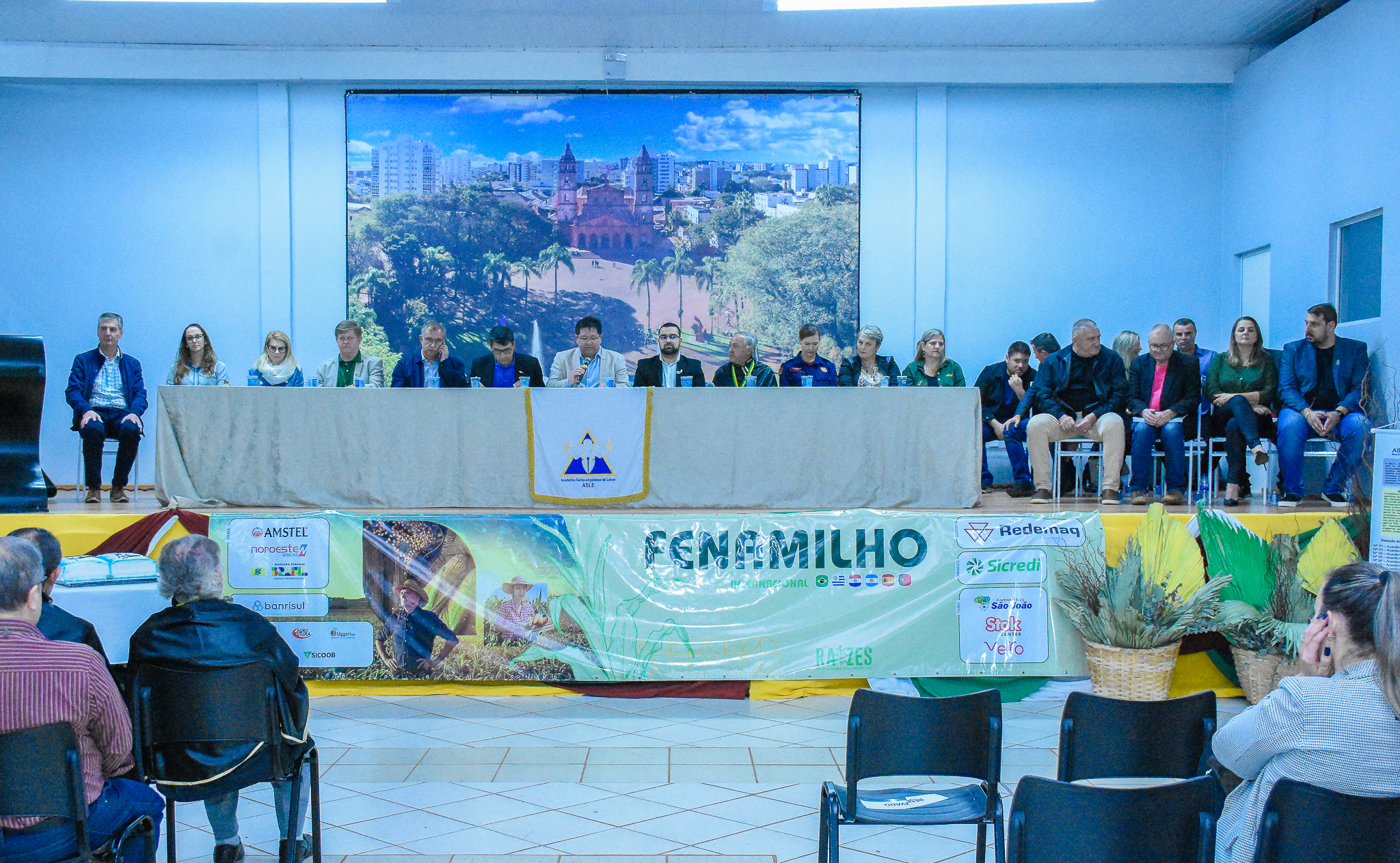 Legislativo realizou sessão especial em homenagem aos 30 anos da Academia Santo-Angelense de Letras 