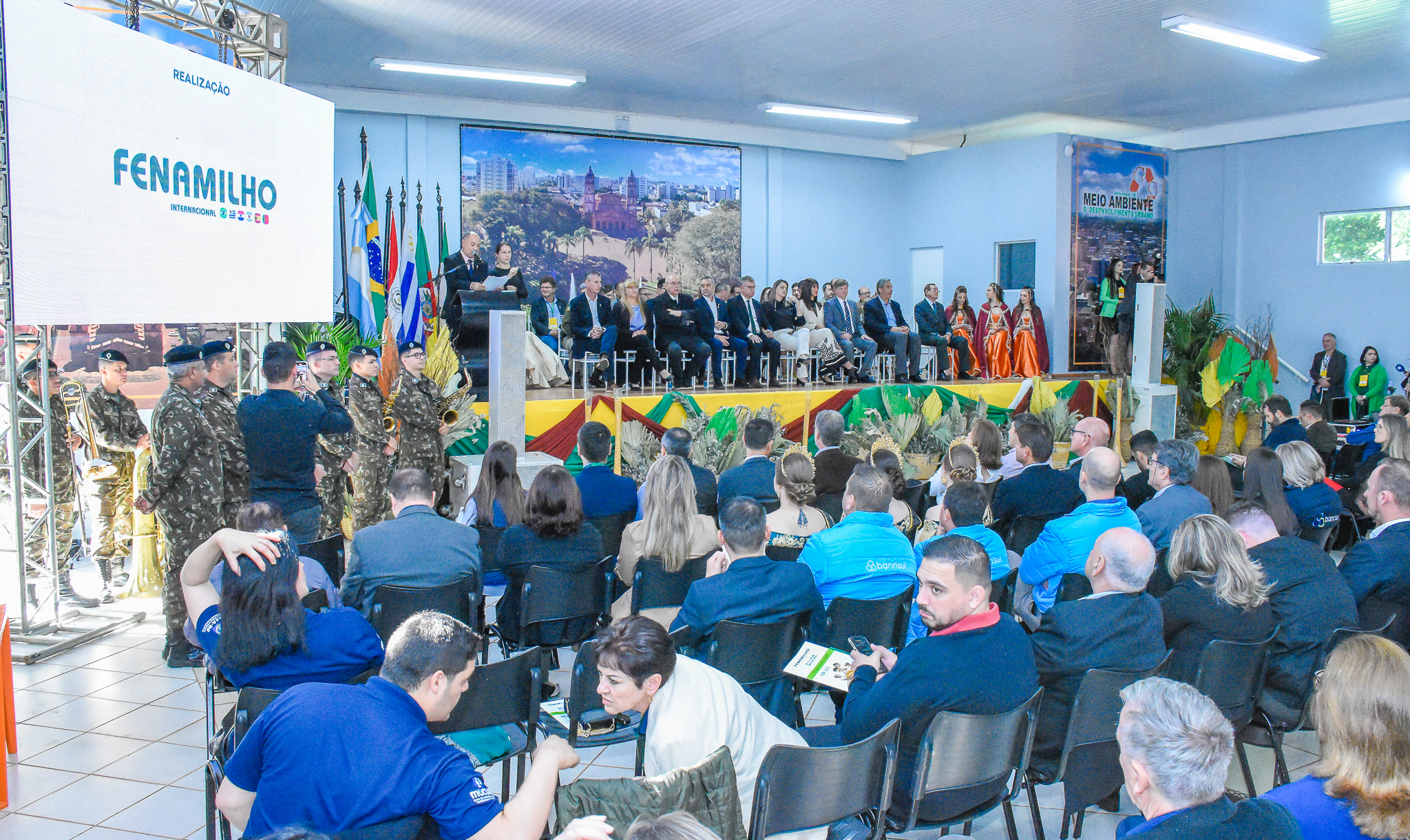 Legislativo prestigia a abertura da 20° edição da Fenamilho Internacional