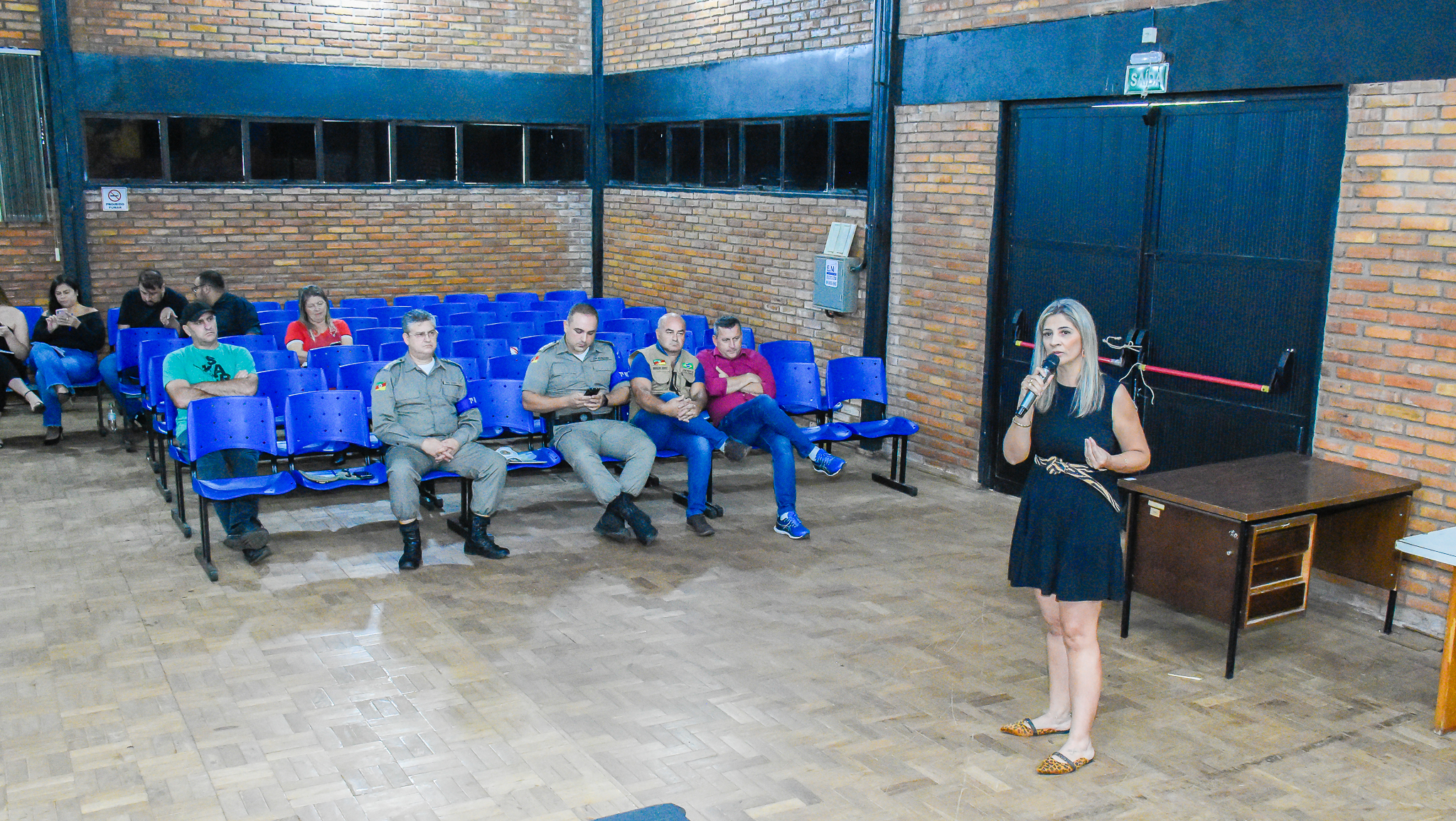 Legislativo se reúne com a comunidade  para debater assuntos referentes à segurança nas escolas