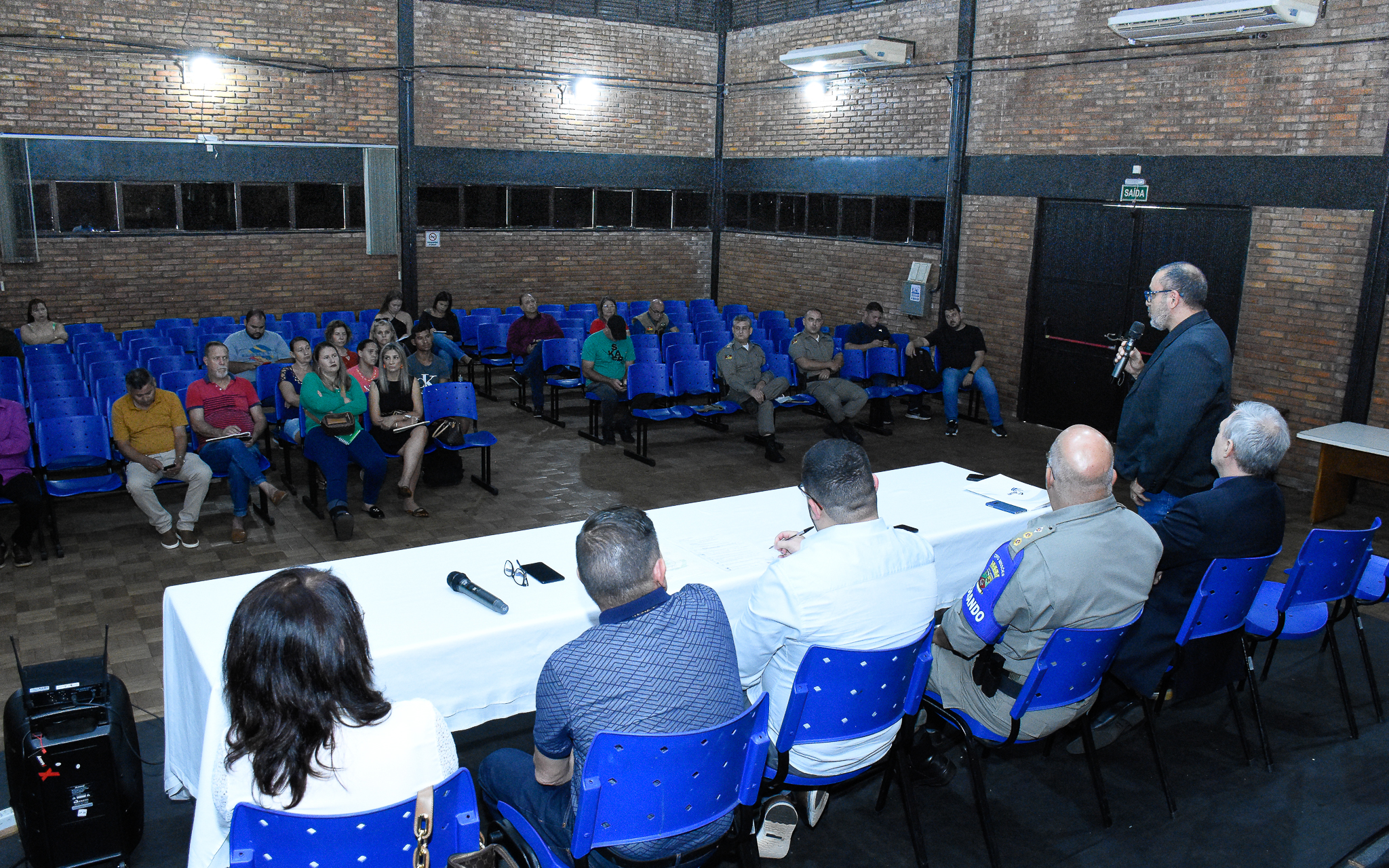 Legislativo se reúne com a comunidade  para debater assuntos referentes à segurança nas escolas