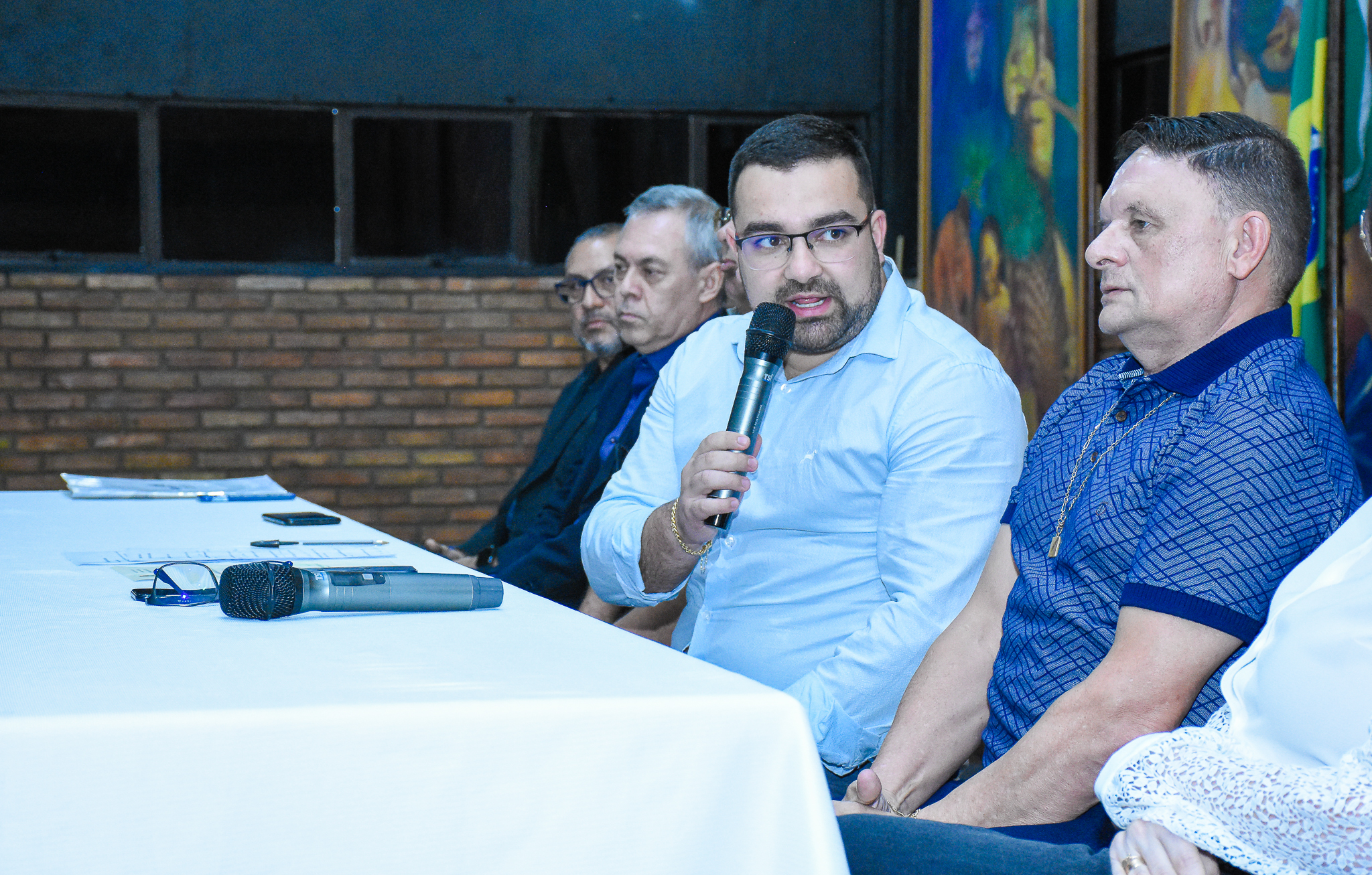 Legislativo se reúne com a comunidade  para debater assuntos referentes à segurança nas escolas