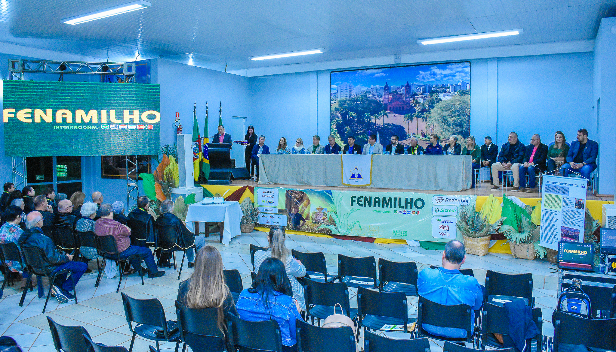 Legislativo realizou sessão especial em homenagem aos 30 anos da Academia Santo-Angelense de Letras 
