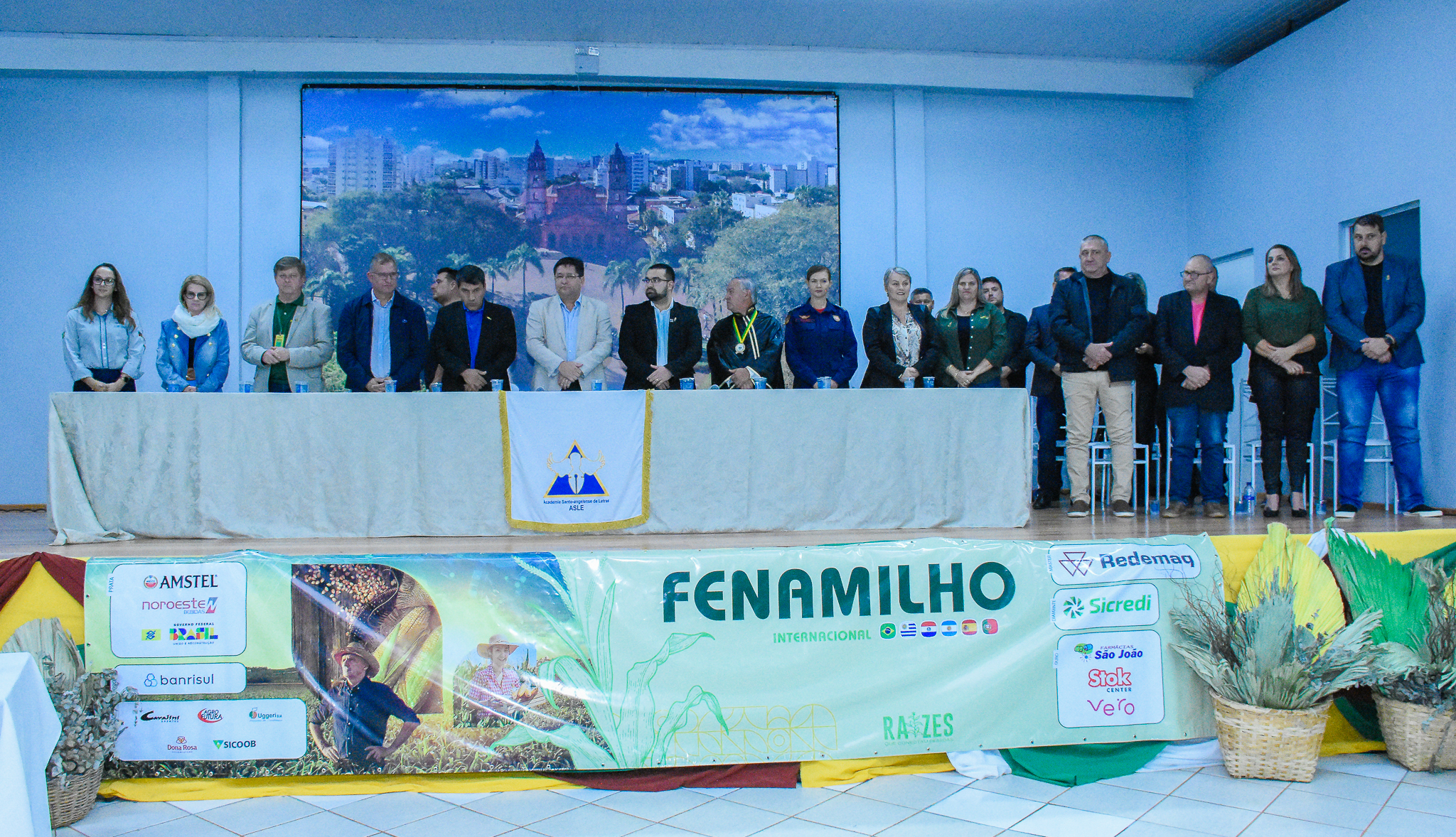 Legislativo realizou sessão especial em homenagem aos 30 anos da Academia Santo-Angelense de Letras 