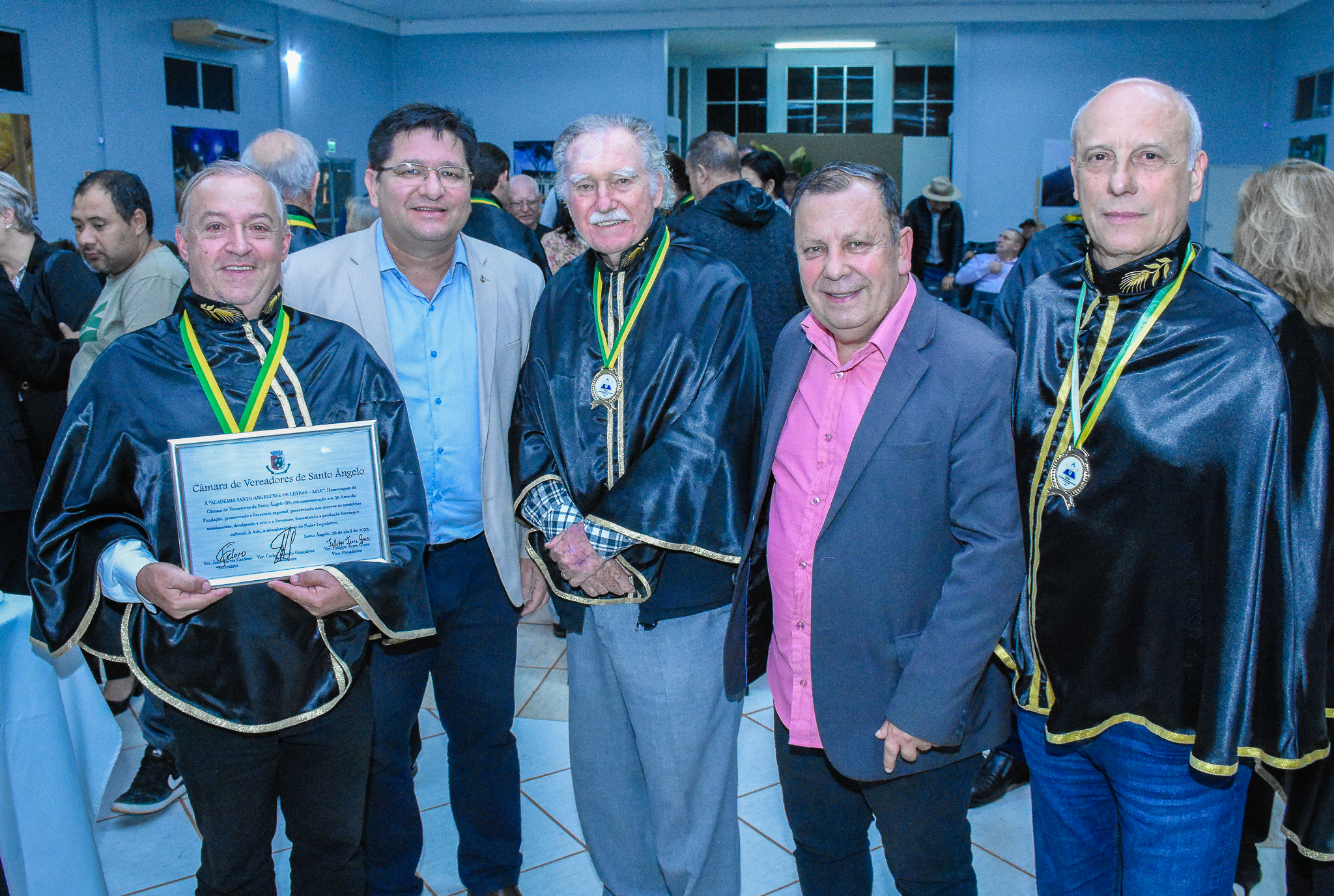Legislativo realizou sessão especial em homenagem aos 30 anos da Academia Santo-Angelense de Letras 