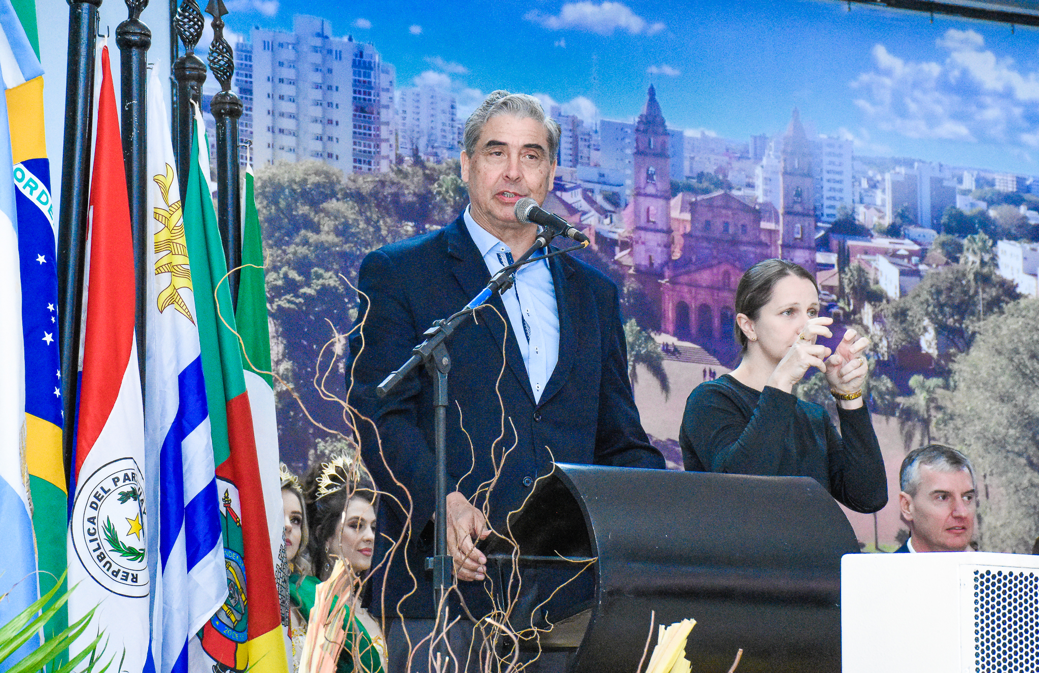 Legislativo prestigia a abertura da 20° edição da Fenamilho Internacional