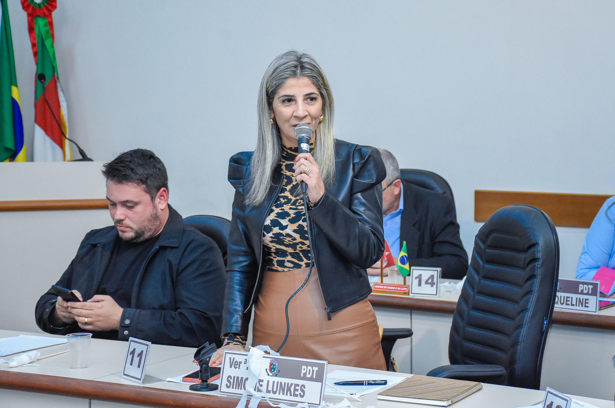 Aprovada em plenário moção a favor do piso nacional dos profissionais da enfermagem