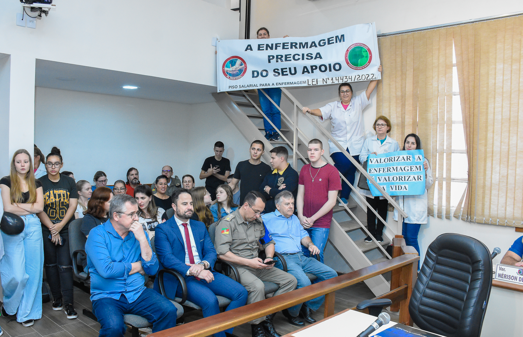 Aprovada em plenário moção a favor do piso nacional dos profissionais da enfermagem