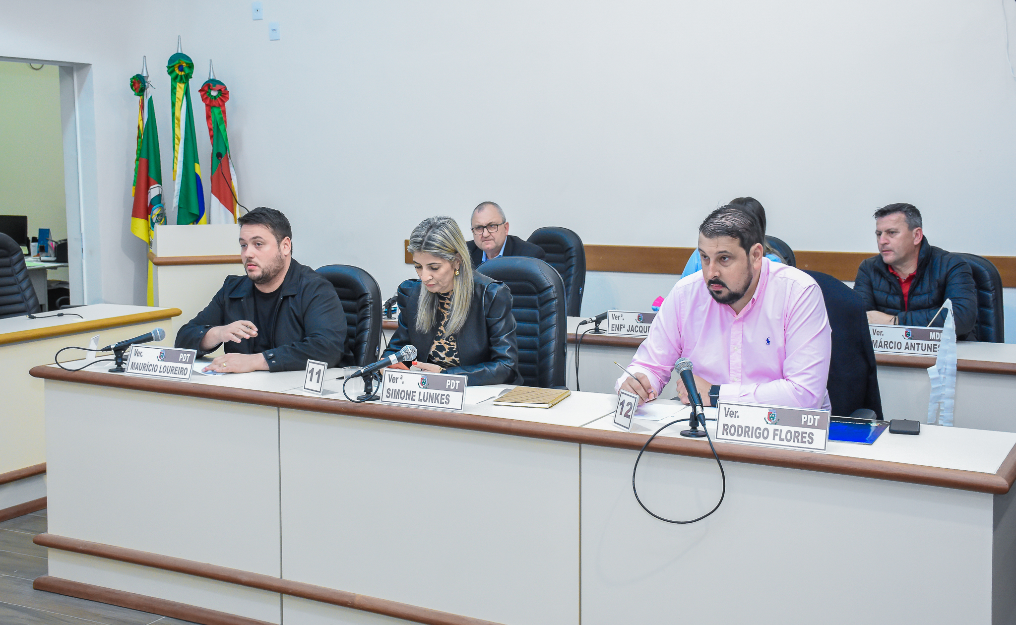 Aprovada em plenário moção a favor do piso nacional dos profissionais da enfermagem