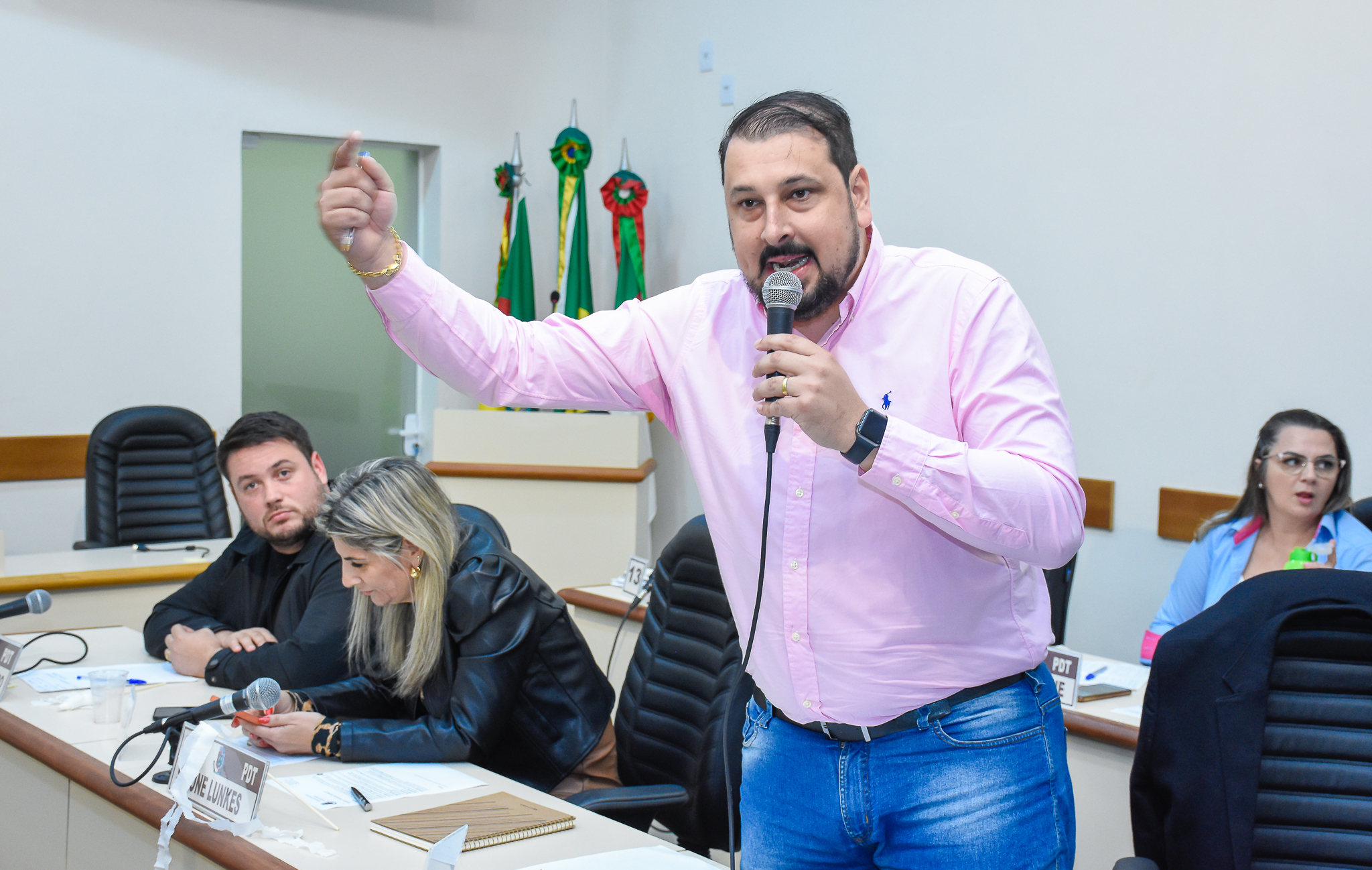 Aprovada em plenário moção a favor do piso nacional dos profissionais da enfermagem
