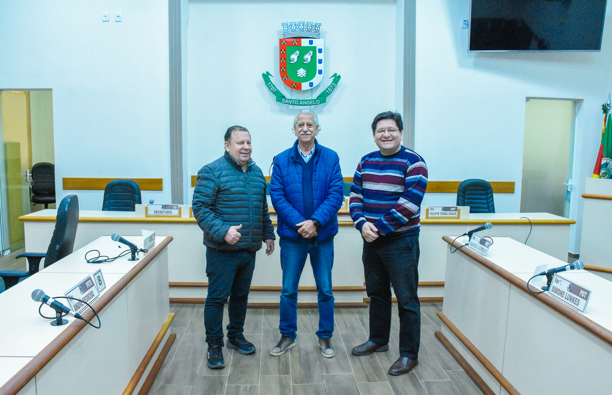  Presidente do Legislativo recebe visita de cortesia do ex-prefeito José Lima Gonçalves