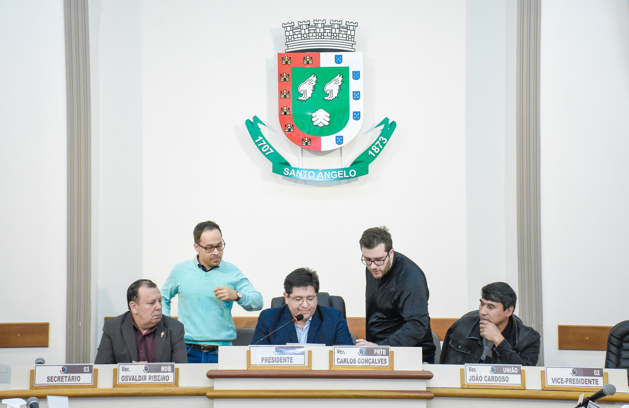 Por 14 votos favoráveis e um contrário Marcos André de Almeida tem mandato cassado