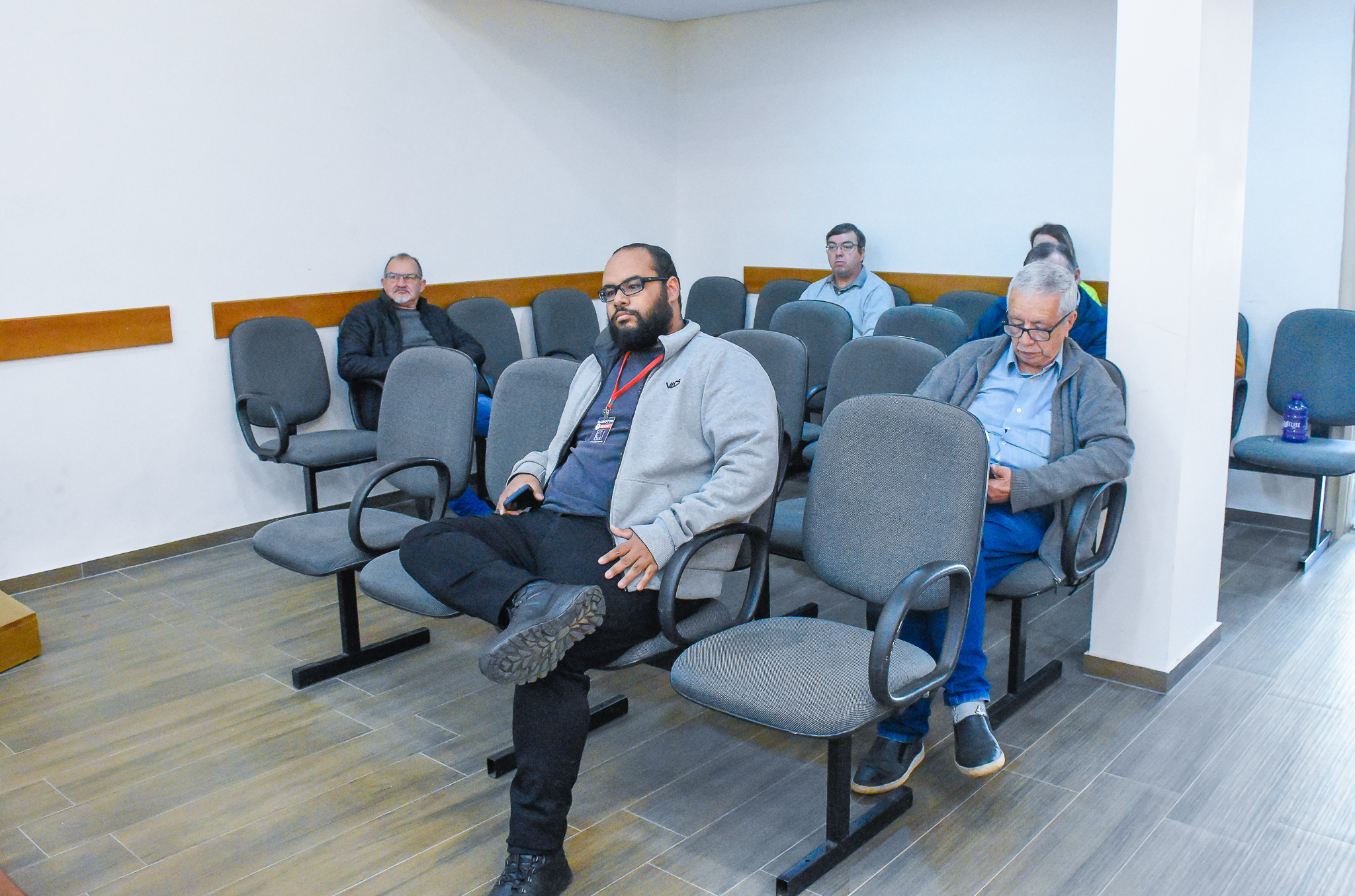 Legislativo realiza audiência pública com a CORSAN para tratar sobre a recuperação do asfalto na Rua Ernesto Dornelles 
