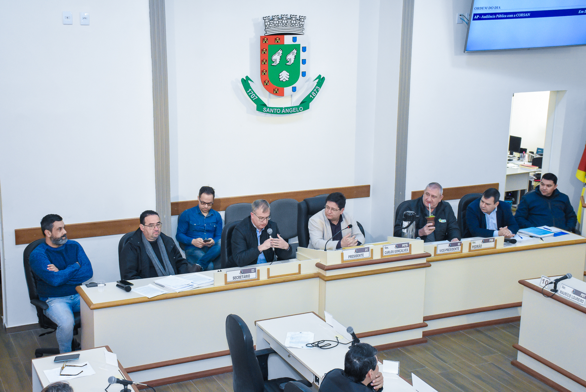 Legislativo realiza audiência pública com a CORSAN para tratar sobre a recuperação do asfalto na Rua Ernesto Dornelles 