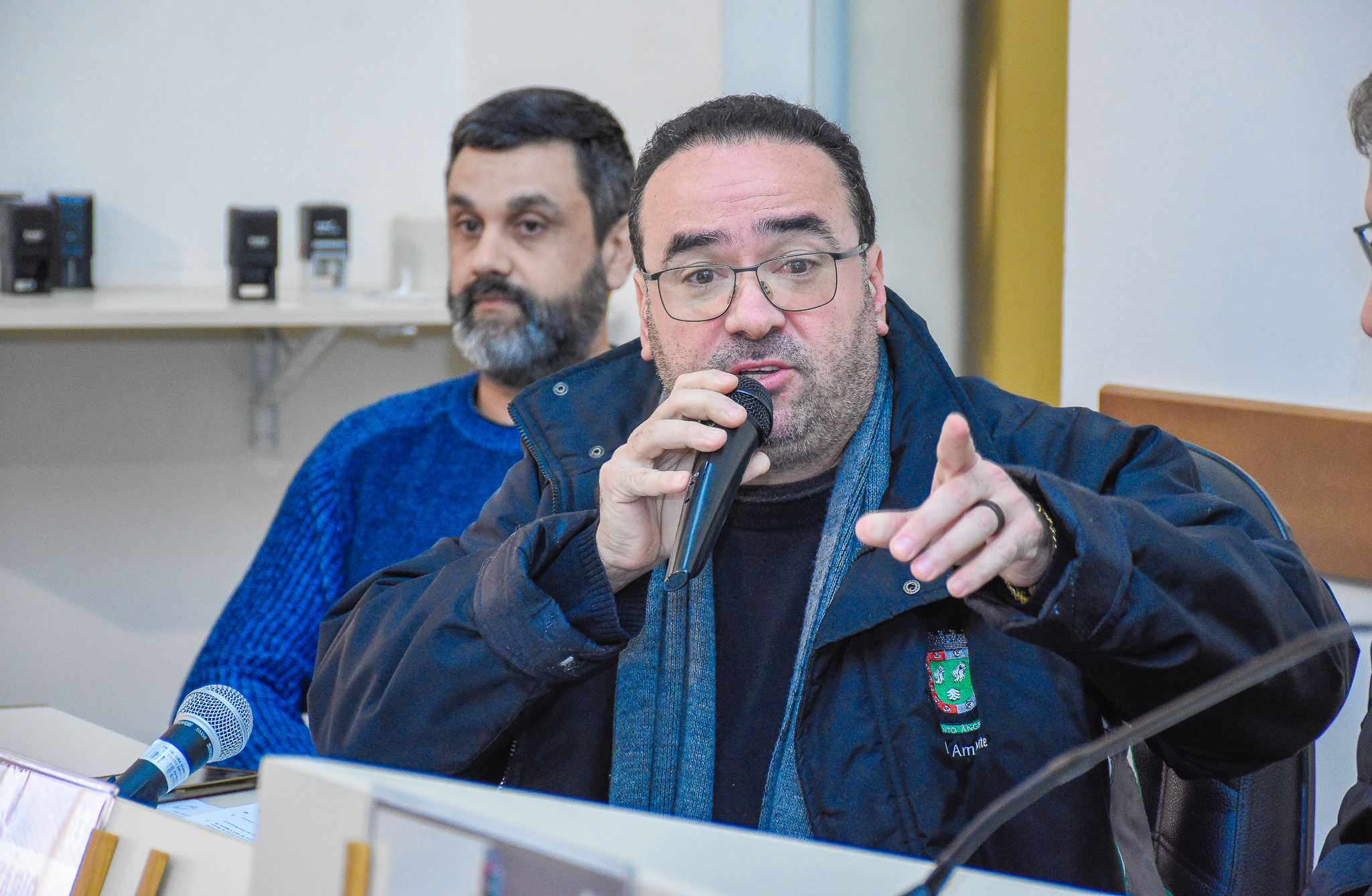 Legislativo realiza audiência pública com a CORSAN para tratar sobre a recuperação do asfalto na Rua Ernesto Dornelles 