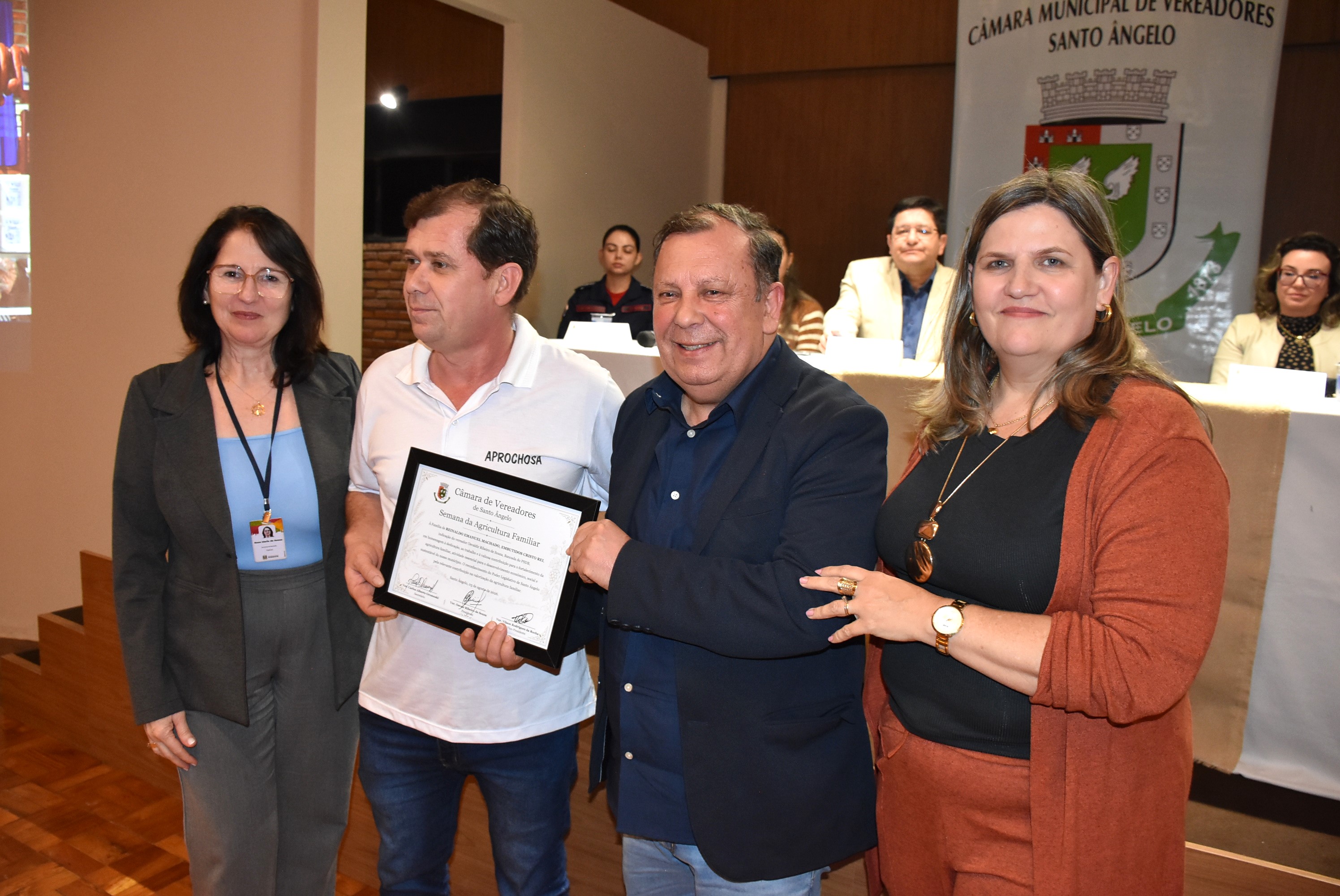 Sessão Solene da Câmara de Vereadores homenageia agricultores durante a Semana da Agricultura Familiar