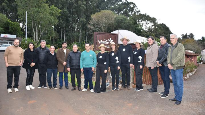 Experi&ecirc;ncia com o agroturismo &eacute; destaque em visita guiada em Buriti