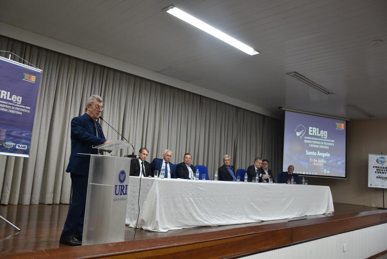 TCE-RS alerta vereadores sobre impactos da Reforma Tribut&aacute;ria e dos regimes previdenci&aacute;rios em encontro regional realizado em Santo &Acirc;ngelo
