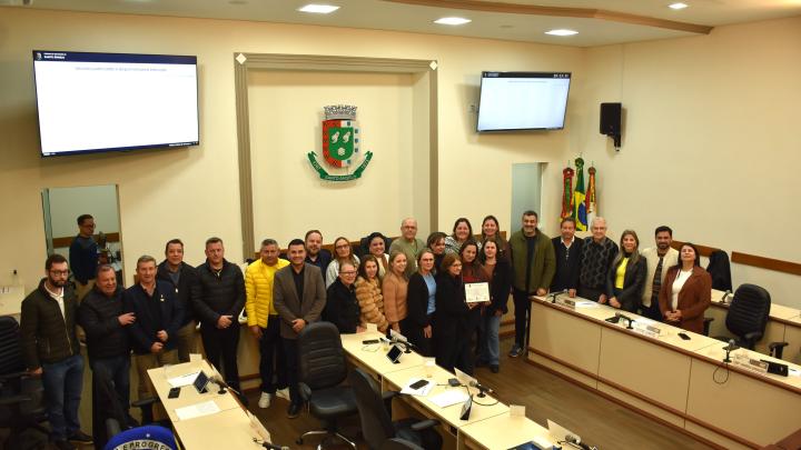 C&acirc;mara de Vereadores presta homenagem &agrave;s vacinadoras de Santo &Acirc;ngelo por conquista do Selo Prata estadual