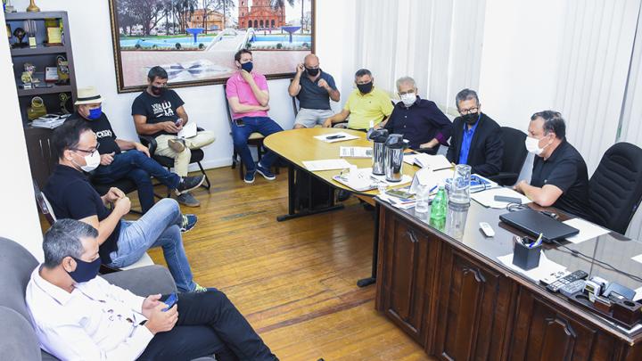   Reuni&atilde;o com Secret&aacute;rios Municipais, trata de ced&ecirc;ncia de &aacute;rea para a aldeia ind&iacute;gena Tekoa Pyau.