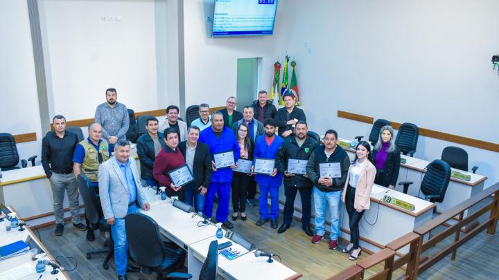 C&acirc;mara de Vereadores realiza homenagem &agrave; empresa Uniserv