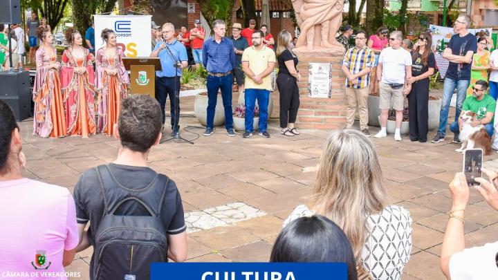 Inaugurada no &uacute;ltimo domingo, 26,  na Pra&ccedil;a Le&ocirc;nidas Ribas a escultura de Santo &Acirc;ngelo Cust&oacute;dio, o Anjo da Guarda