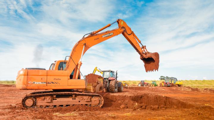 Parceria entre entidades poder p&uacute;blico garante o andamento das obras do Aeroporto Regional